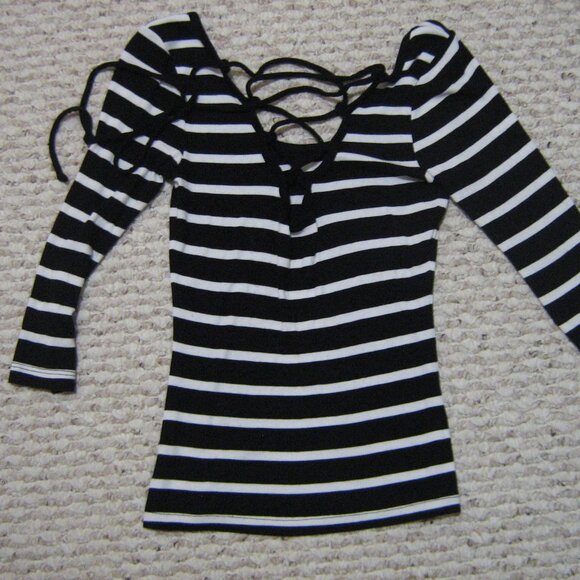 bebe quarter sleeve top with tie up back - Picture 2 of 2